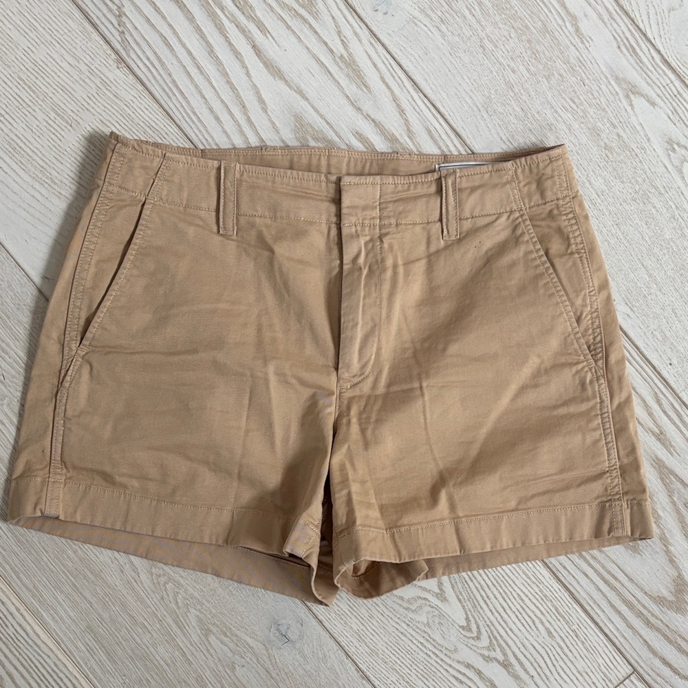 Gap size 6 downtown khaki short.